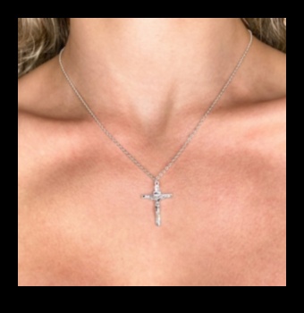 Feminine Flourish: Χάρισε το λαιμό σου με τα ευαίσθητα και εκθαμβωτικά κολιέ μας