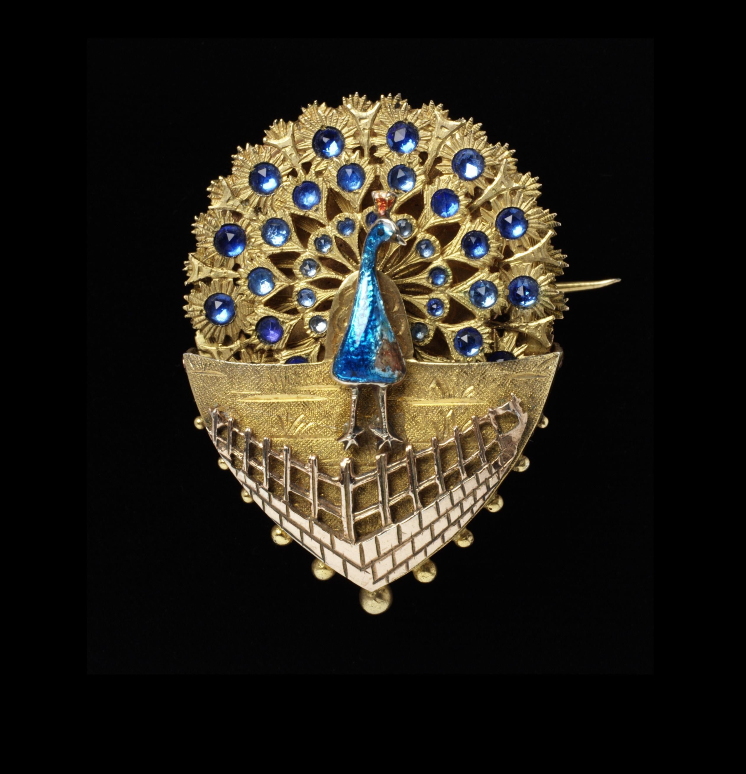 Vintage Visions: Αγκαλιάστε το Splendor of Antique Gems