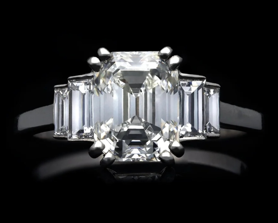 Vintage Visions: Αγκαλιάστε το Splendor of Antique Gems