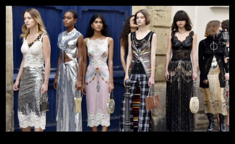 Ιστορικές αποχρώσεις: Vintage ρούχα ζωγραφισμένα με ρετρό γκλαμ