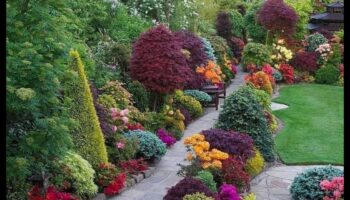 Glamorous Gardens: Bloom in Beauty with Our Garden-Inspired Anklets