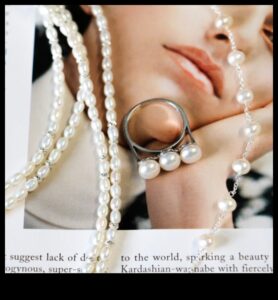 Glistening Pearls: Φωτίστε τα βήματά σας με Pearl Anklet