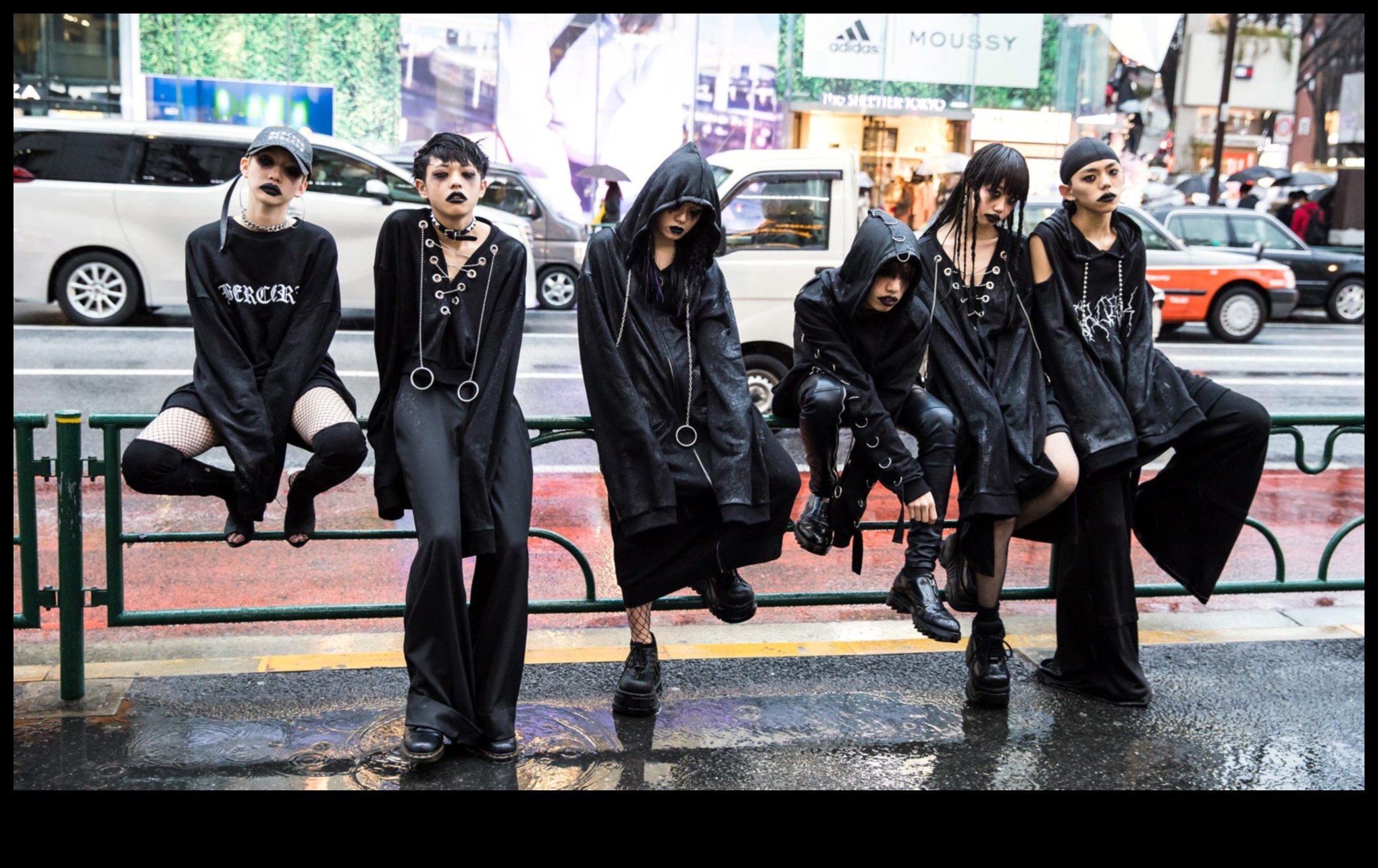 Street Chic Chronicles: An Insider's Guide to Urban Apparel