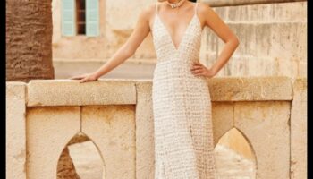 Accessory Bliss: Essential Wedding Elements